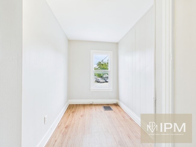 Building Photo - Available Now! Beautiful 3Bedroom, 1 Bath ...