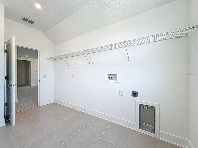 Building Photo - 4732 W Wallcraft Ave