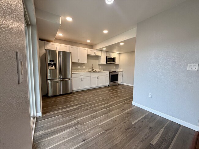 Building Photo - 653 Millet Cir
