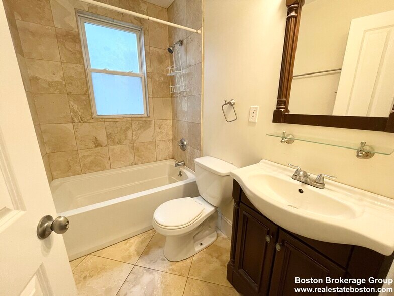 Building Photo - 178 Hillside St