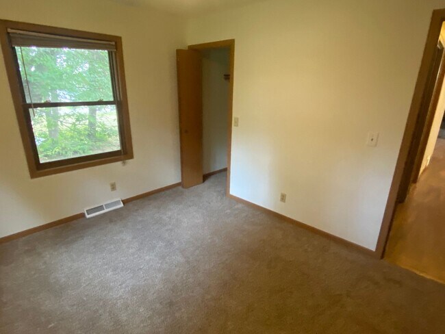 Building Photo - W1358 Prairie Pines Rd