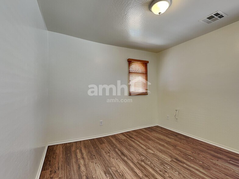 Building Photo - 18139 W Smokey Dr