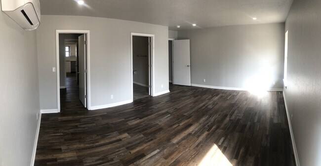 Building Photo - 2209 Iowa St