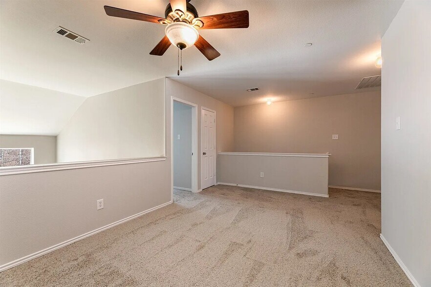 Building Photo - 9829 Fleetwood Dr