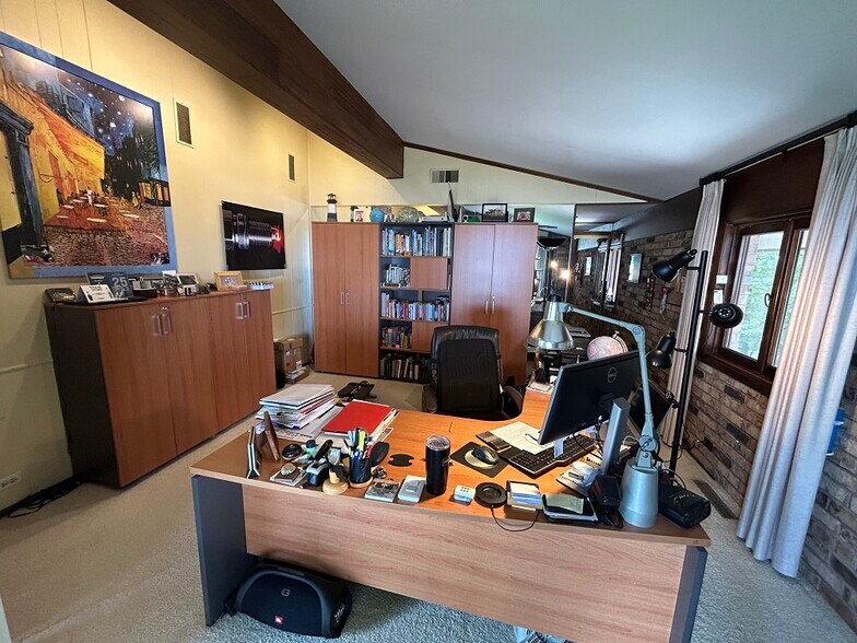 Building Photo - 2 South Pt