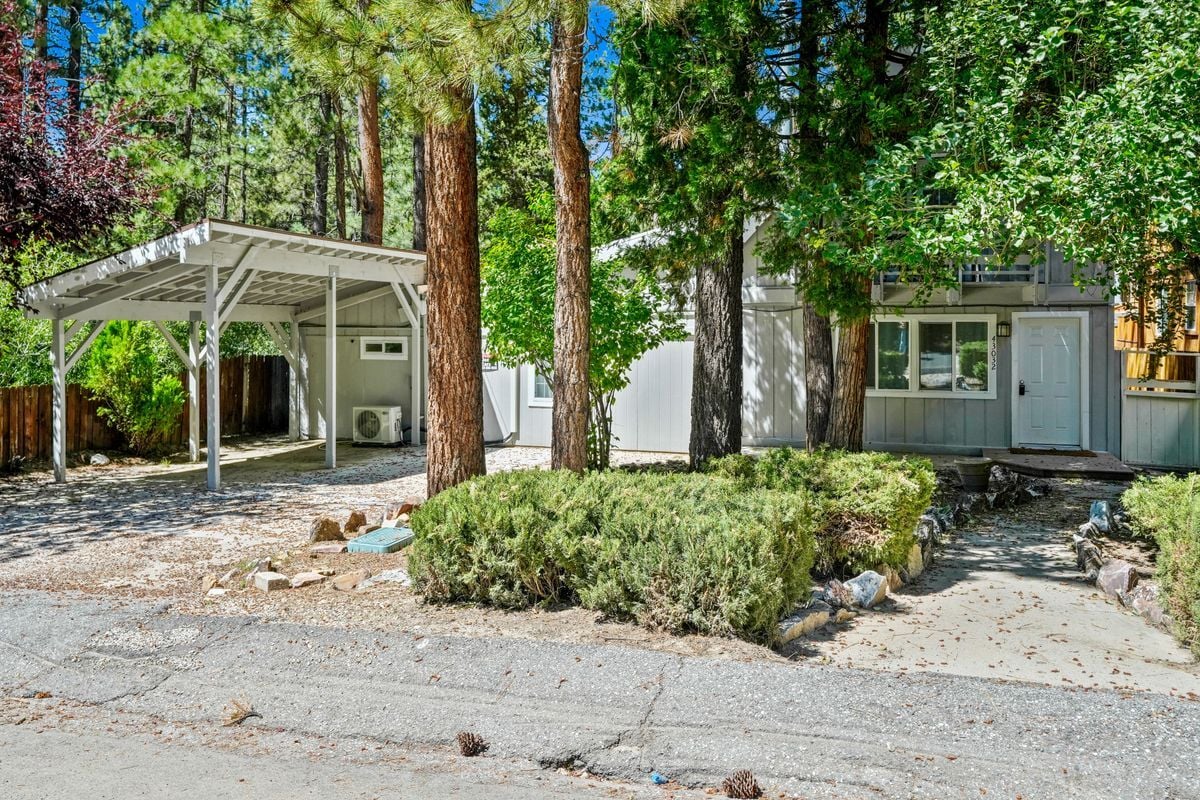 Building Photo - 43032 Sunset Dr