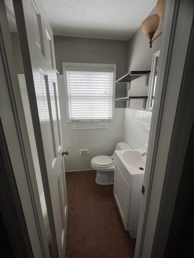 Building Photo - 227 Goldie Dr SE