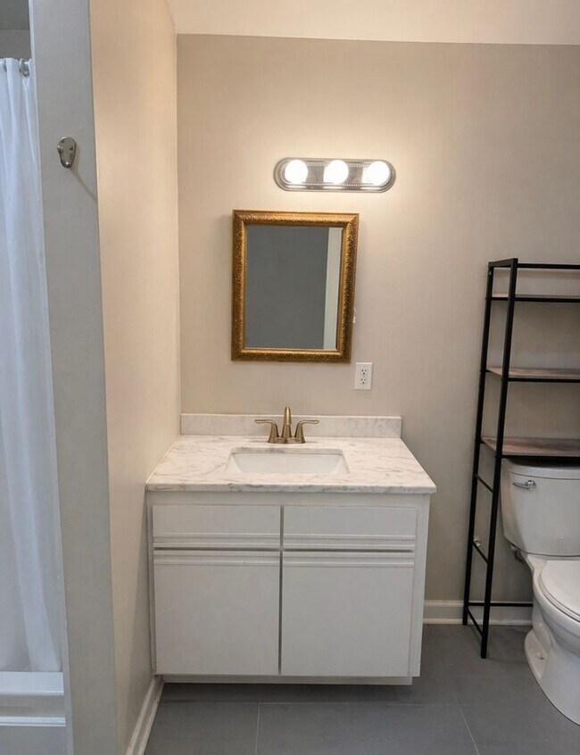 Building Photo - Rental Available: 427D General Mouton Lafayette