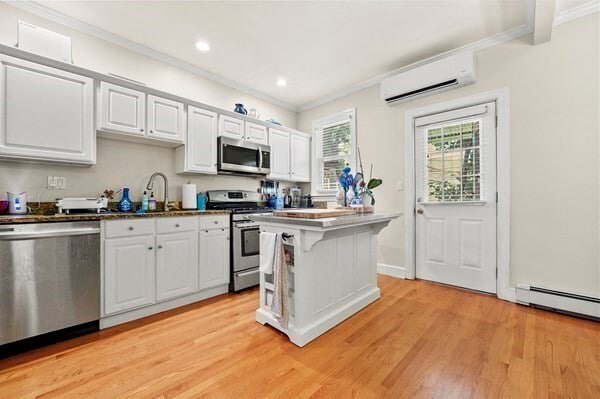 Building Photo - 13 Telegraph St