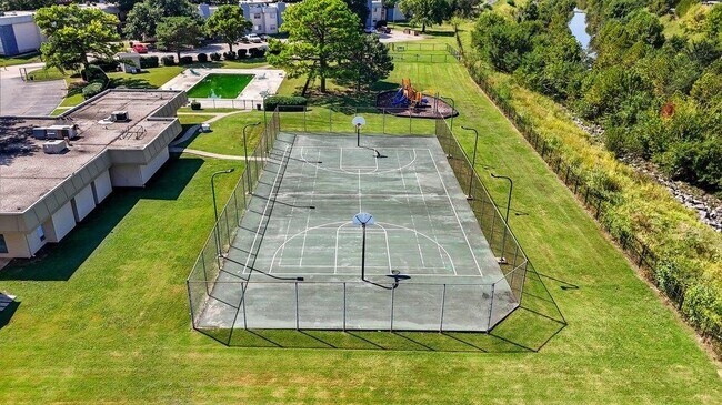 Building Photo - 6619 S Zunis Ave