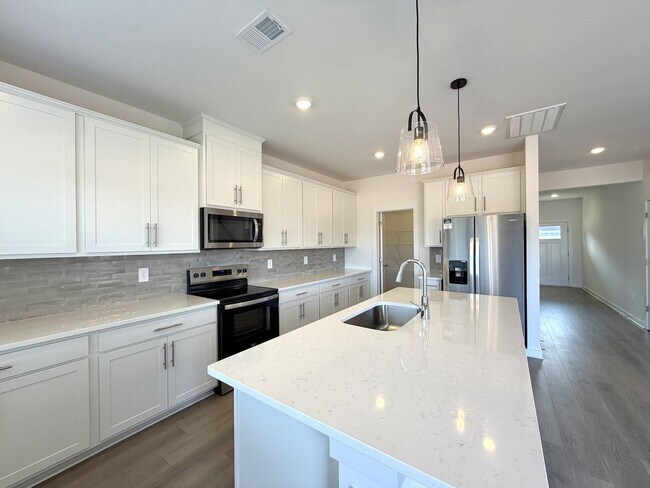 Building Photo - 2372 Meadowwood Dr