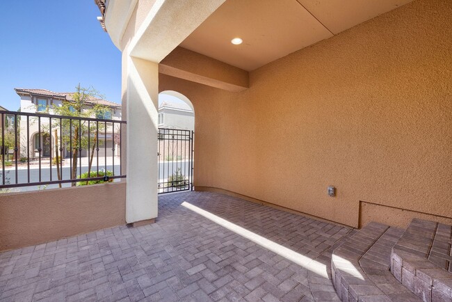 Building Photo - Summerlin Highly Upgraded Platinum Leed Ce...