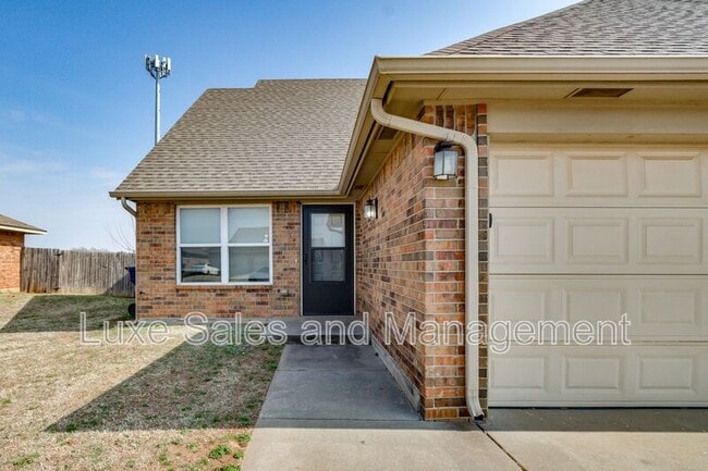 Building Photo - 1736 W Palm Pl