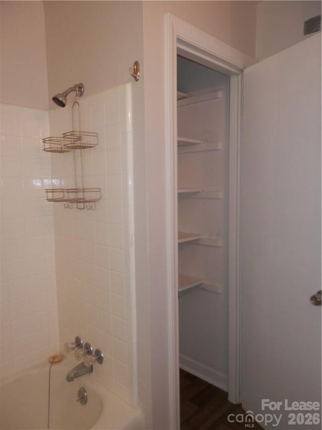 Building Photo - 2827 Burbank Dr