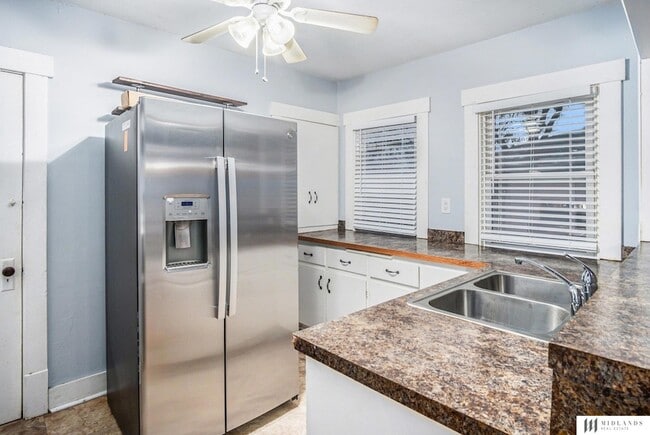 Building Photo - 7768 Maywood St