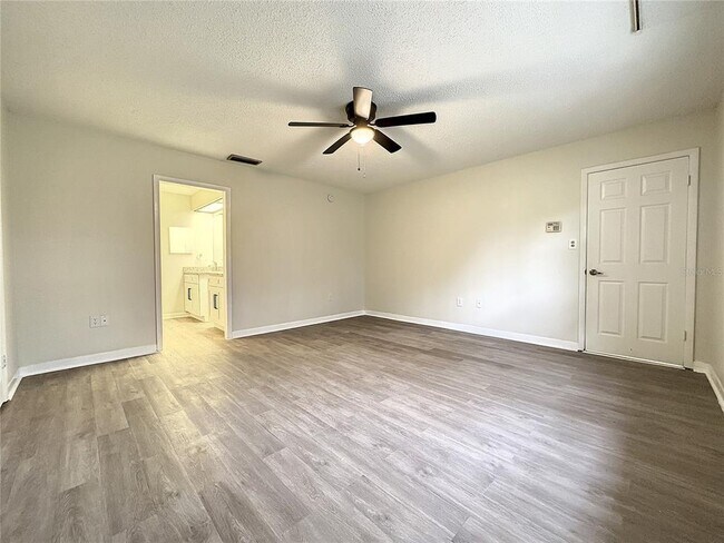 Building Photo - 722 W Alamo Dr