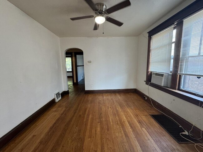 Building Photo - Lovely 2 Bedroom / 1 Bath for Rent - Section 8 Welcome
