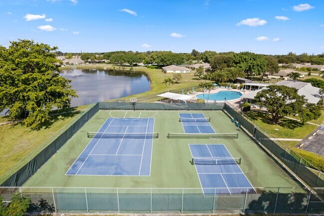 Building Photo - 14609 Canalview Dr