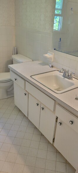 Building Photo - 5515 Country Dr