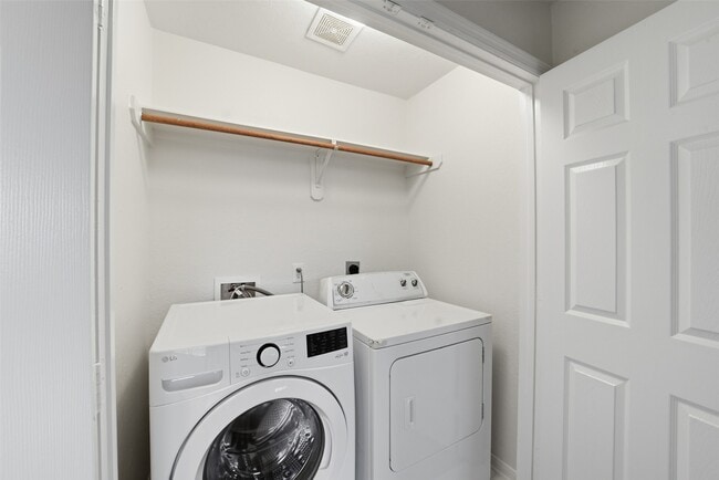 Building Photo - 2110 Ridge Wood Ln