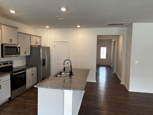 Building Photo - 2732 Minuteman Ln