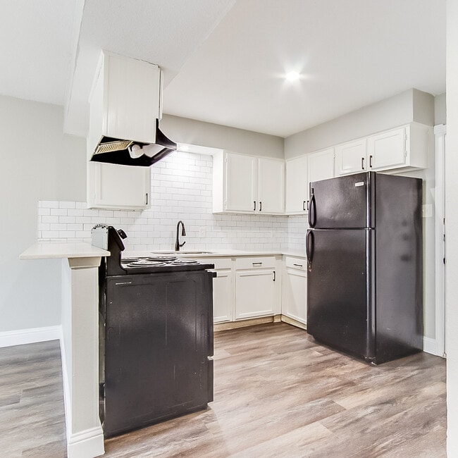 Building Photo - 406 Noble Ave