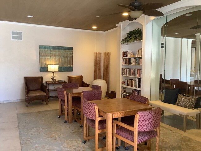 Building Photo - 1 Bedroom 1 Bath First Floor Condo in Paci...