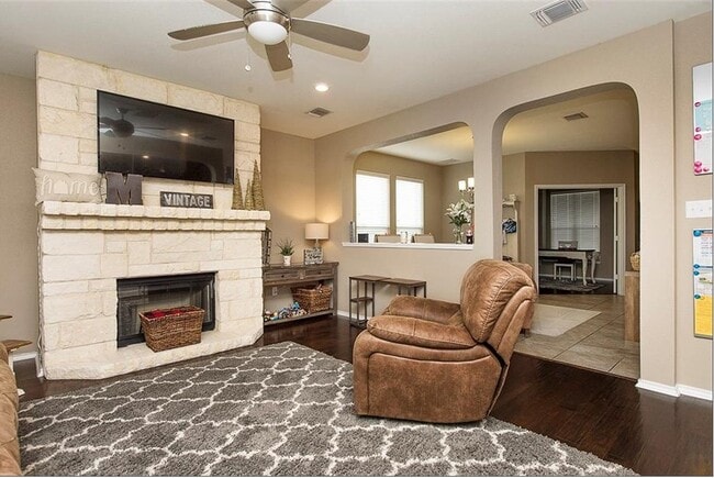 Building Photo - 105 Golden Bear Dr