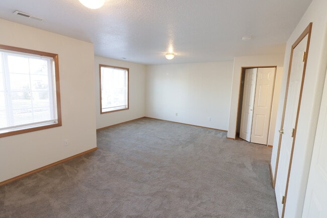 Building Photo - 3 Bedroom 2.5 Bathroom  Townhome