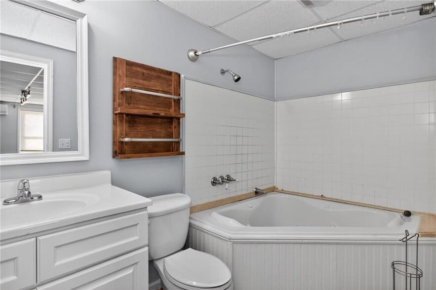 Building Photo - 304 Fox Overlook