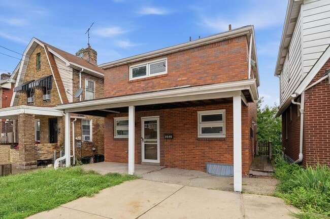 Building Photo - 2046 Pioneer Ave
