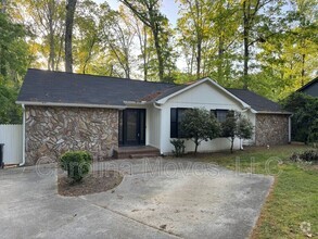 Building Photo - 303 Rainwood Dr