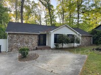Building Photo - 303 Rainwood Dr