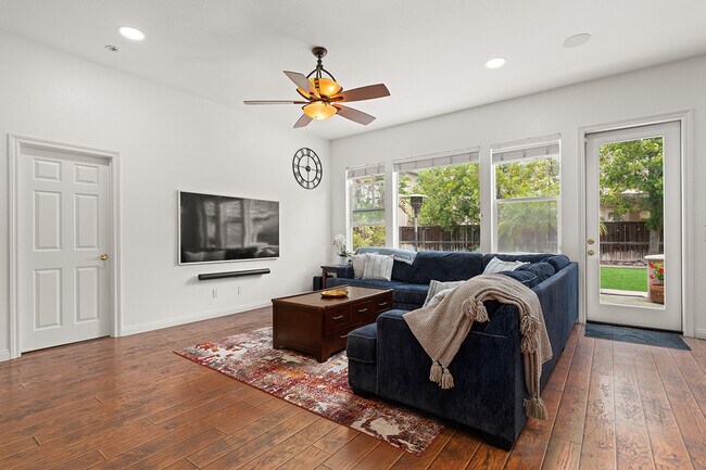 Building Photo - 7116 Torrey Mesa Ct
