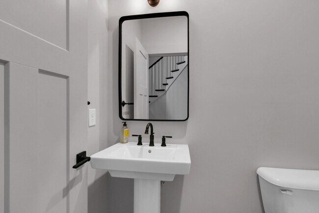 Building Photo - Awesome 4BE/2.5BA in the heart of Sango in Hereford Farm Subdivision!