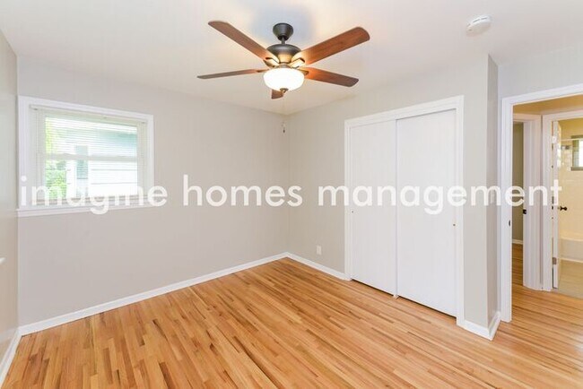 Building Photo - 2521 Oregon Ave S