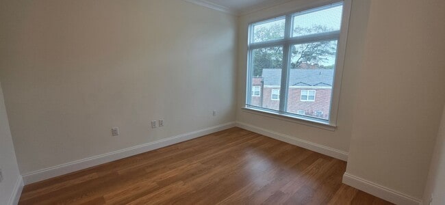 Building Photo - Luxury 2-Bed with Massive Closets and Built-in Storage