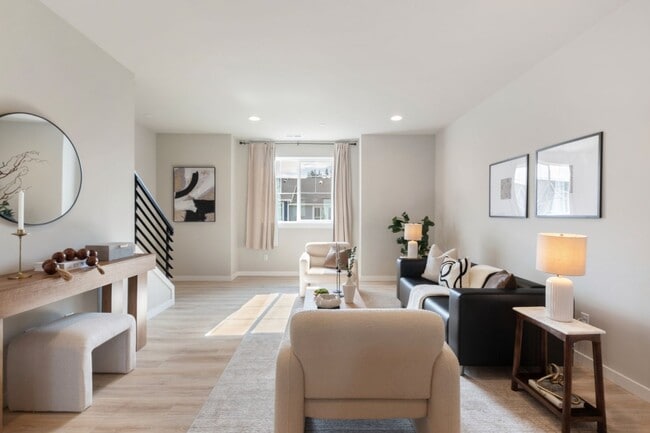 Building Photo - Spacious 3-Bed Townhome in Desirable Pond Community | Bothell - $3,200!!!