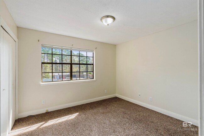 Building Photo - 16 Lancers Ln