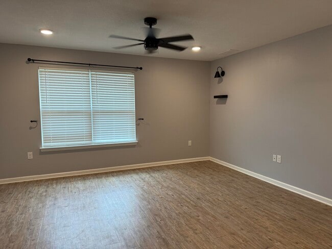 Building Photo - 351 Merlin Ct