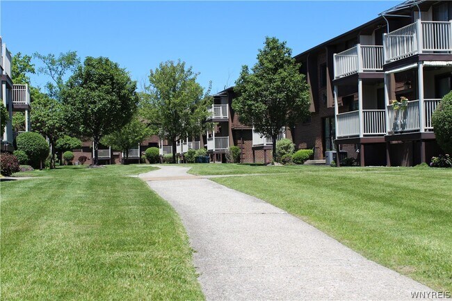 Building Photo - 3948 Ridge Lea Rd