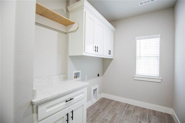 Building Photo - 14 Kinloch Dr