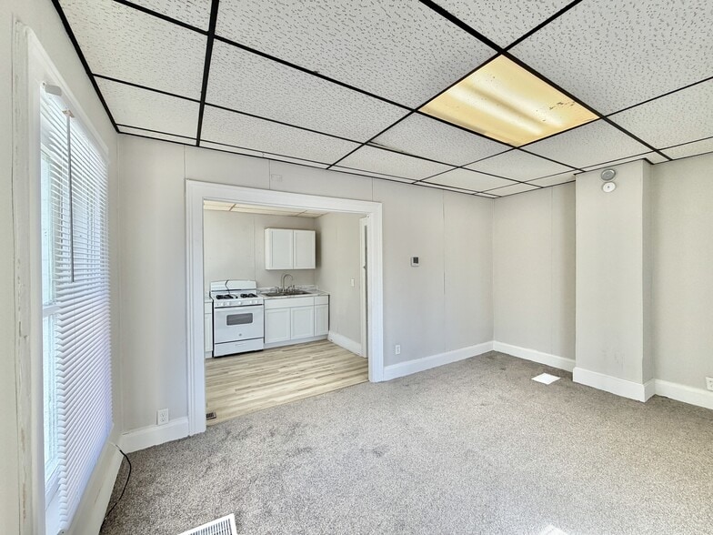 Building Photo - 757 W Grand Ave