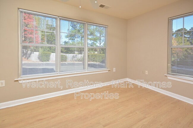 Building Photo - 929 Morreene Rd