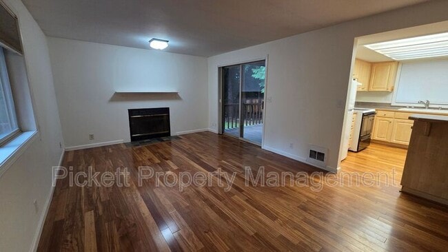 Building Photo - 565 NW Carolyn Ln