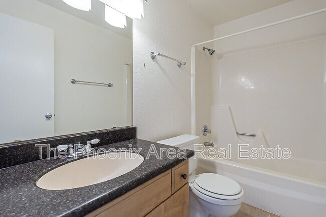 Building Photo - 2232 W Lindner Ave