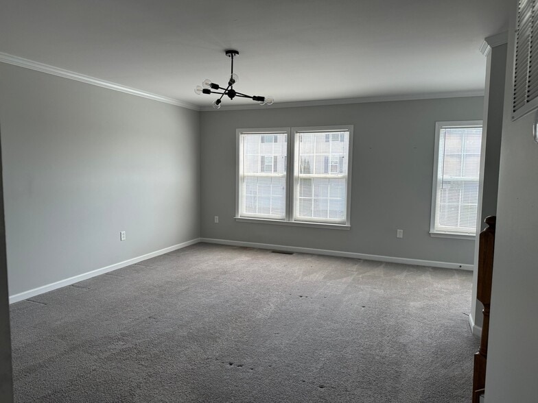 Building Photo - 15 Lombard Ln