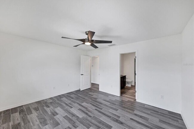 Building Photo - 7335 34th Ct E