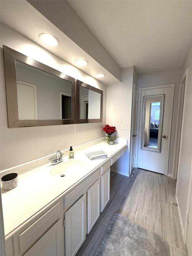 Building Photo - 14331 Still Meadow Dr