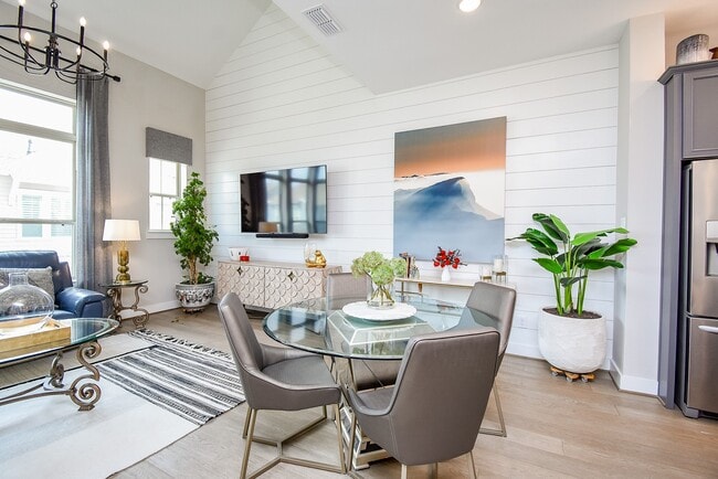Building Photo - 10914 Brambling Wood Dr